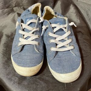 Roxy Women’s Flats, size 9.